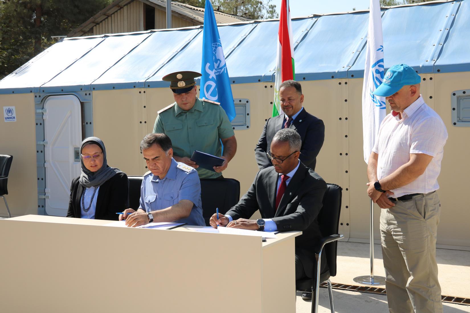Head of Committee for Emergency Situations and Civil Defense under the Government of the Republic of Tajikistan and UNHCR Tajikistan representative sign the agreement 
